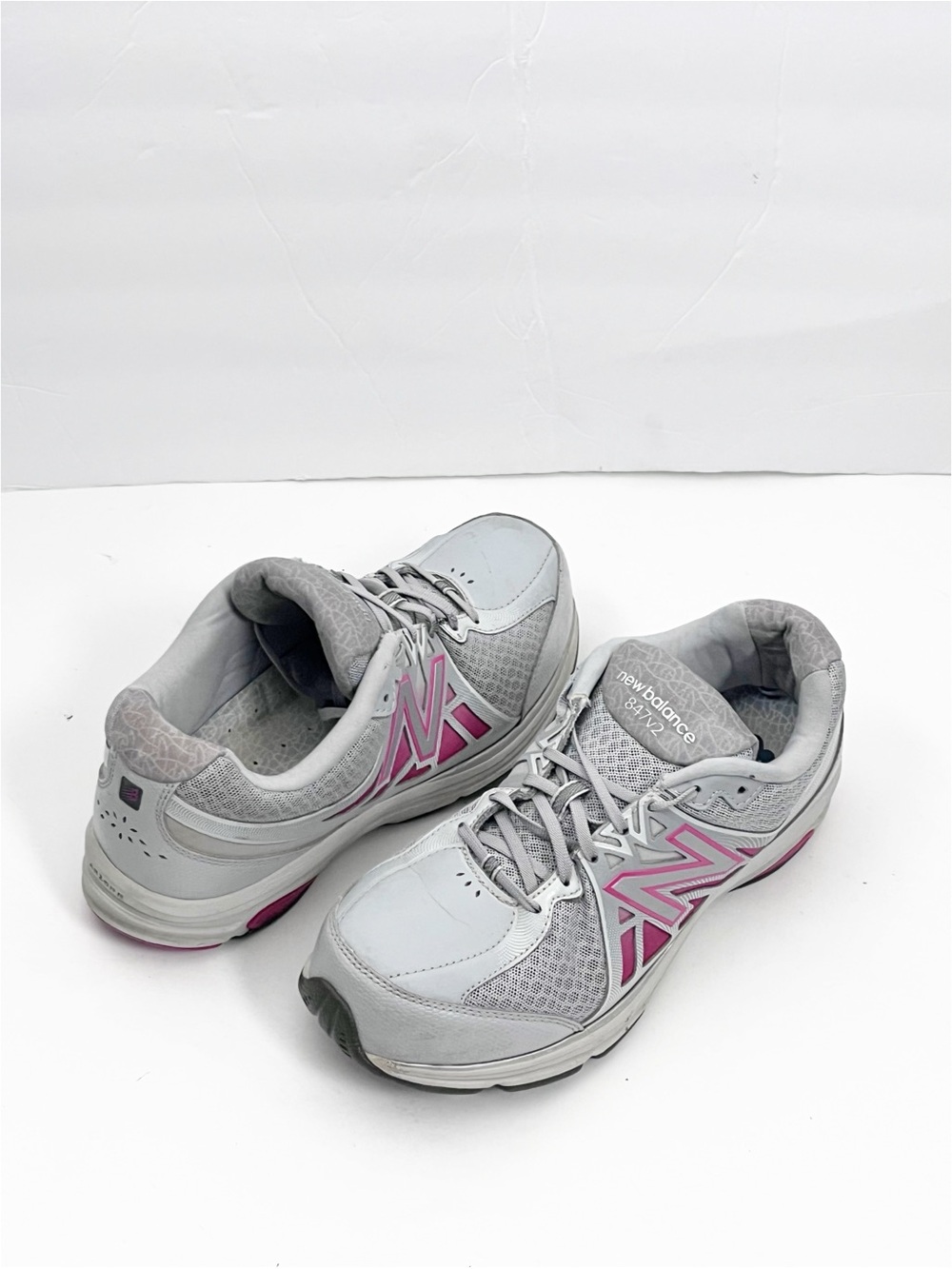 NEW BALANCE 847v2 Gray Pink Lace Up Athletic Shoes Sneakers Size 9.5 Walking
